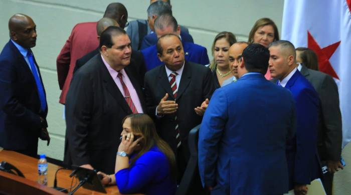 Los diputados estuvieron desde el pasado jueves en sesión permanente para conformar las 15 comisiones legislativa. Los diputados estuvieron desde el pasado jueves en sesión permanente para conformar las 15 comisiones legislativa.