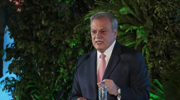 El presidente de la Cámara de Comercio de Bogotá, Ovidio Claros, habla durante la apertura de la Cumbre de las Américas de la Federación Mundial de Cámaras 2024, en Bogotá, Colombia.