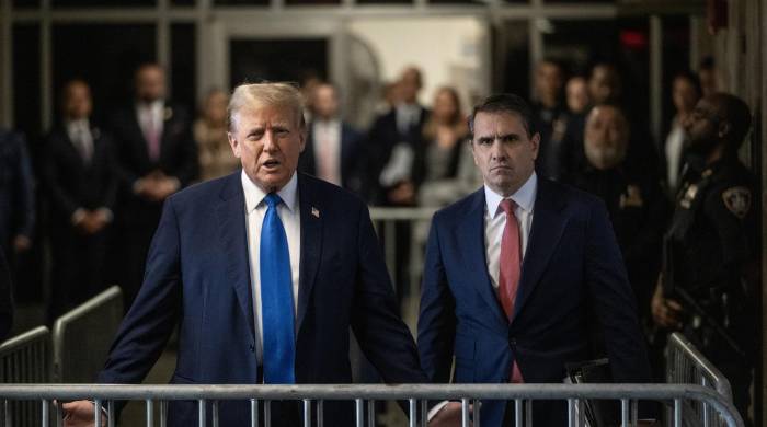 El expresidente de EE.UU. y posible candidato presidencial republicano, Donald Trump (izq.) y su abogado Todd Blanche en Nueva York, el 22 de abril de 2024. El expresidente de EE.UU. y posible candidato presidencial republicano, Donald Trump (izq.) y su abogado Todd Blanche en Nueva York, el 22 de abril de 2024.