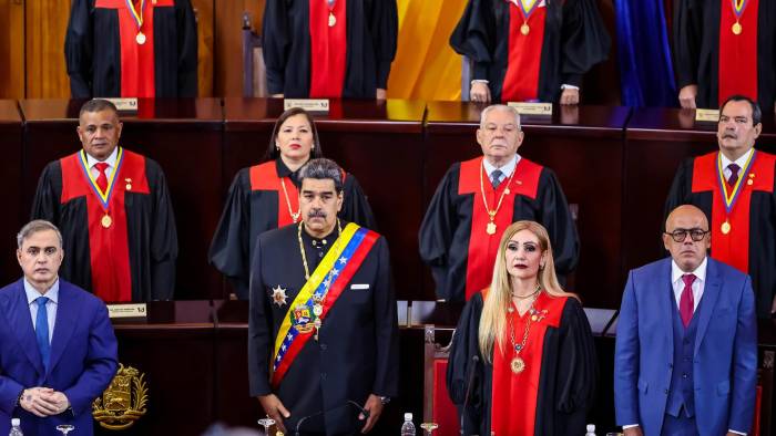 Maduro fue juramentado la mañana de este viernes 10 de enero como el presidente constitucional. Maduro fue juramentado la mañana de este viernes 10 de enero como el presidente constitucional.
