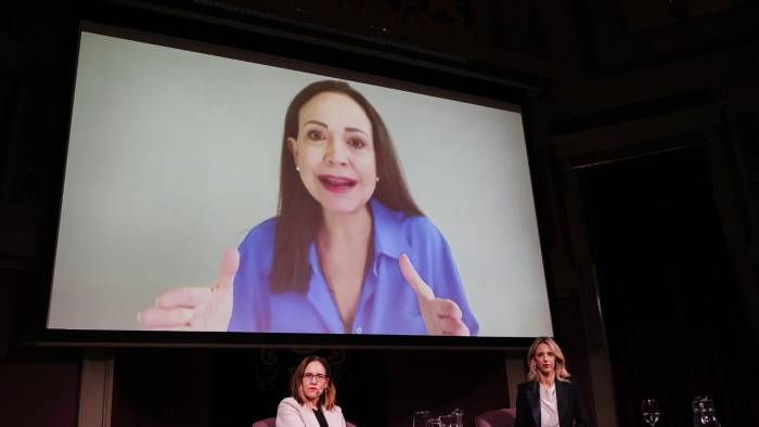 La presidenta de la Fundación Piñera Morel, Magdalena Piñera (i) y la diputada del PP Cayetana Álvarez de Toledo (d), con la intervención María Corina Machado desde Venezuela, en el Foro Grupo Libertad y Democracia. La presidenta de la Fundación Piñera Morel, Magdalena Piñera (i) y la diputada del PP Cayetana Álvarez de Toledo (d), con la intervención María Corina Machado desde Venezuela, en el Foro Grupo Libertad y Democracia.