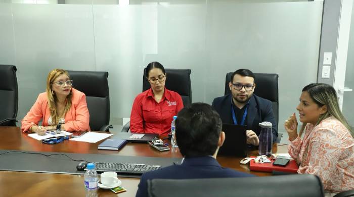 Chena y Vives acordaron activar en Panamá y Colombia inmediatamente el seguimiento de esta situación mediante la ‘alerta temprana binacional’. Chena y Vives acordaron activar en Panamá y Colombia inmediatamente el seguimiento de esta situación mediante la ‘alerta temprana binacional’.