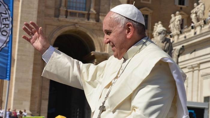 Papa Francisco en la Plaza de la Catedral de San Pedro, El Vaticano. Papa Francisco en la Plaza de la Catedral de San Pedro, El Vaticano.