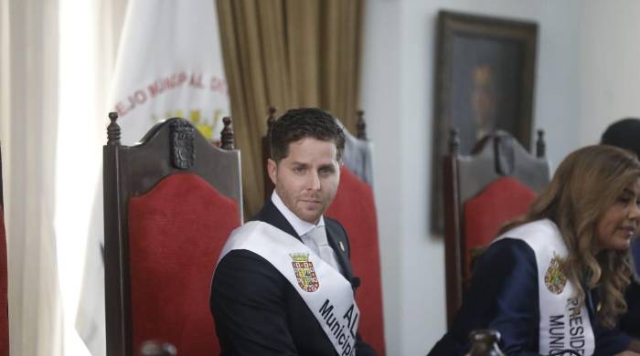 Alcalde Mayer Mizrachi. Alcalde Mayer Mizrachi.