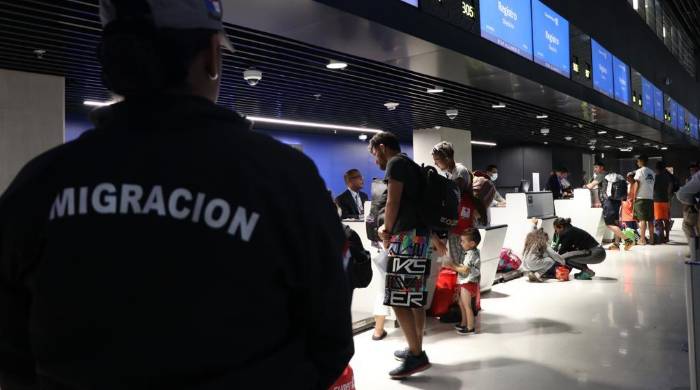 La normativa excluye a los que posean residencia permanente en terceros países y viajen de retorno a estos. La normativa excluye a los que posean residencia permanente en terceros países y viajen de retorno a estos.