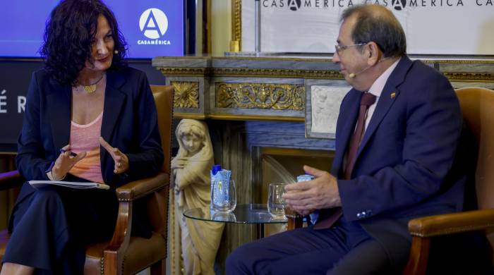 El viceministro de Relaciones Exteriores de Colombia, Jorge Rojas Rodríguez, es entrevistado por la directora del departamento de Información Internacional de la agencia EFE, Emilia Pérez, en la Tribuna EFE-Casa América. El viceministro de Relaciones Exteriores de Colombia, Jorge Rojas Rodríguez, es entrevistado por la directora del departamento de Información Internacional de la agencia EFE, Emilia Pérez, en la Tribuna EFE-Casa América.