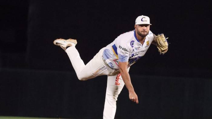 Colón derrotó a Los Santos 6-0, certificando de esta manera la eliminación de la novena santeña de la Serie de Ocho. Colón derrotó a Los Santos 6-0, certificando de esta manera la eliminación de la novena santeña de la Serie de Ocho.
