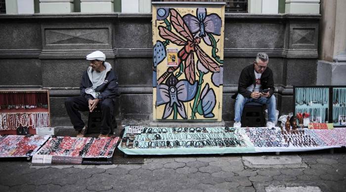 Vista de algunos vendedores ambulantes en una calle en San José, en una fotografía de archivo. EFE/Jeffrey Arguedas Vista de algunos vendedores ambulantes en una calle en San José, en una fotografía de archivo. EFE/Jeffrey Arguedas