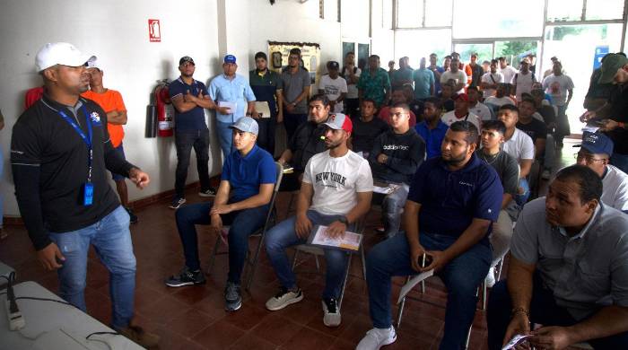 Durante el evento se impartieron capacitaciones a los pescadores para optar por las licencias de marino, operador de lancha y patrón de pesca de segunda clase. Durante el evento se impartieron capacitaciones a los pescadores para optar por las licencias de marino, operador de lancha y patrón de pesca de segunda clase.