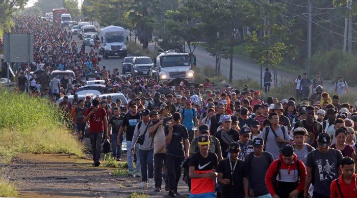 Migrantes parten en caravana rumbo a EEUU, este martes, en el municipio de Tapachula en el estado de Chiapas (México). Migrantes parten en caravana rumbo a EEUU, este martes, en el municipio de Tapachula en el estado de Chiapas (México).