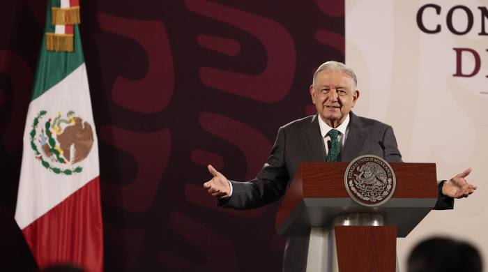 El presidente de México, Andrés Manuel López Obrador, habla durante una rueda de prensa este viernes, en el Palacio Nacional, en Ciudad de México. El presidente de México, Andrés Manuel López Obrador, habla durante una rueda de prensa este viernes, en el Palacio Nacional, en Ciudad de México.