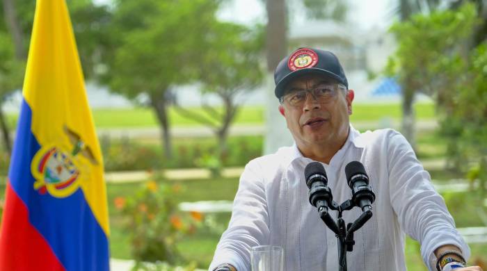 ‘No porque ningún juez penal haya dictaminado que son criminales, sino porque así lo decidió la oligarquía colombiana y el régimen de corrupción’, dijo Petro. ‘No porque ningún juez penal haya dictaminado que son criminales, sino porque así lo decidió la oligarquía colombiana y el régimen de corrupción’, dijo Petro.