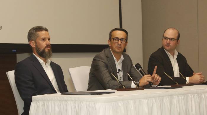 Hunter Tedman, presidente de Scap; Yannis Apostolopoulos, director ejecutivo de SCA; Adolfo Fábrega, presidente de Cciap durante la fima del memorandum de entendimiento. Hunter Tedman, presidente de Scap; Yannis Apostolopoulos, director ejecutivo de SCA; Adolfo Fábrega, presidente de Cciap durante la fima del memorandum de entendimiento.