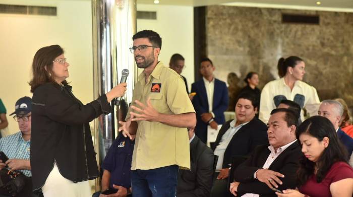 Medio centenar de candidatos a diputado ha firmado el pacto por una ‘Asamblea transparente’ Medio centenar de candidatos a diputado ha firmado el pacto por una ‘Asamblea transparente’