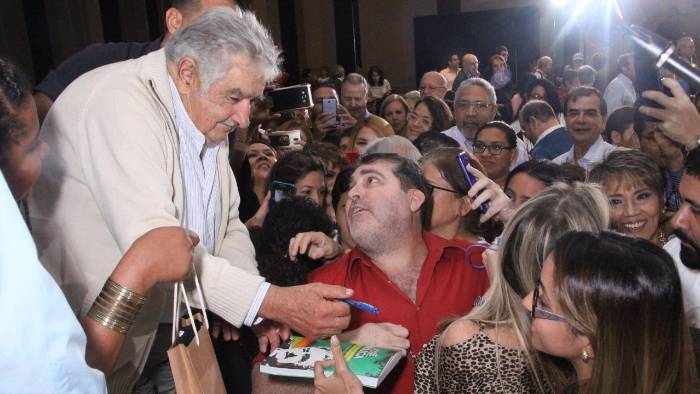 El expresidente Mujica visitó Panamá en 2017 y recibió un doctorado ‘honoris causa’ de la Universidad de Panamá. El expresidente Mujica visitó Panamá en 2017 y recibió un doctorado ‘honoris causa’ de la Universidad de Panamá.