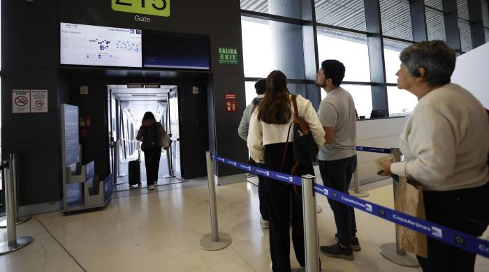 Fotografía de archivo en donde se ven pasajeros que hacen fila en el Aeropuerto Internacional de Tocumen, en Ciudad de Panamá. Fotografía de archivo en donde se ven pasajeros que hacen fila en el Aeropuerto Internacional de Tocumen, en Ciudad de Panamá.