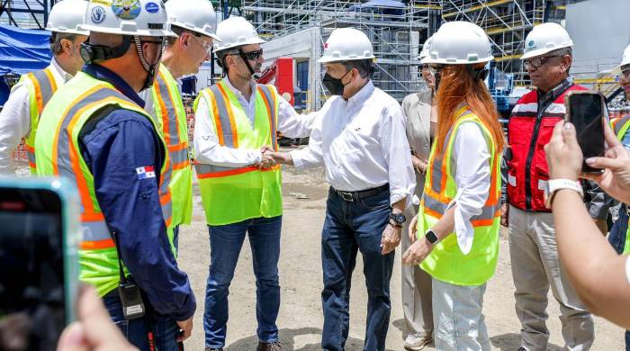 Cortizo fue recibido por el equipo de Generadora Gatún, quienes ofrecieron una detallada presentación sobre la gestión ambiental. Cortizo fue recibido por el equipo de Generadora Gatún, quienes ofrecieron una detallada presentación sobre la gestión ambiental.