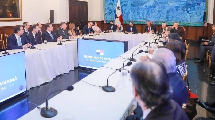 Reunión de Consejo de Gabinete entre el Gobierno y sector bancario. Reunión de Consejo de Gabinete entre el Gobierno y sector bancario.