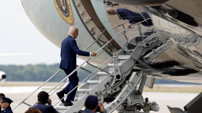 Biden insiste en mantenerse en la carrera para su reelección. Biden insiste en mantenerse en la carrera para su reelección.