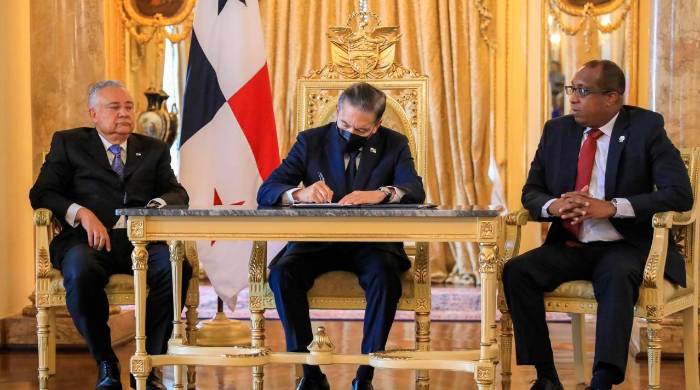 Javier Caraballo toma posesión ante el presidente de la República, Laurentino Cortizo. Javier Caraballo toma posesión ante el presidente de la República, Laurentino Cortizo.