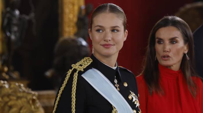 La reina Letizia y la princesa de Asturias, Leonor de Borbón presiden la recepción con motivo del día de la Fiesta Nacional de España, celebrada tras el tradicional desfile, este sábado en el Palacio Real de Madrid. La reina Letizia y la princesa de Asturias, Leonor de Borbón presiden la recepción con motivo del día de la Fiesta Nacional de España, celebrada tras el tradicional desfile, este sábado en el Palacio Real de Madrid.