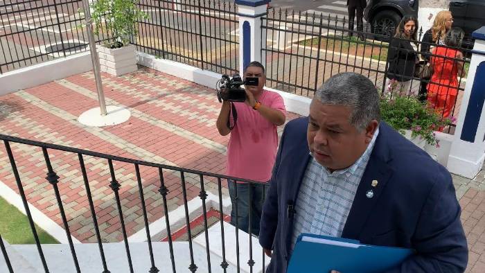 El director del Idaan presentó la denuncia ante el Ministerio Público. El director del Idaan presentó la denuncia ante el Ministerio Público.