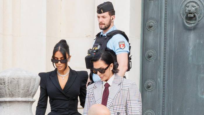 Kim Kardashian dejando el tribunal en París. Kim Kardashian dejando el tribunal en París.