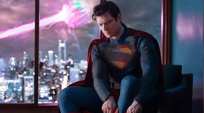 Fotografía divulgada vía Instagram por el cineasta y codirector ejecutivo de DC Studios, James Gunn, en sus redes sociales donde se muestra la primera fotografía de David Corenswet caracterizado como Superman, para la cinta del superhéroe que tiene previsto su estreno el 11 de julio de 2025.