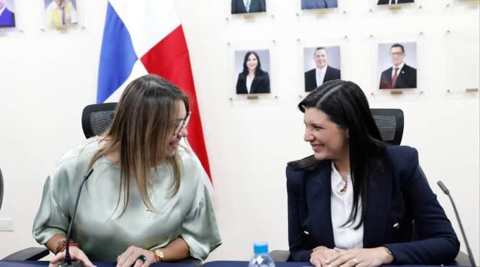 Doris Zapata (izq.) y Jackelin Muñoz (der.) en la primera reunión de transición. Doris Zapata (izq.) y Jackelin Muñoz (der.) en la primera reunión de transición.