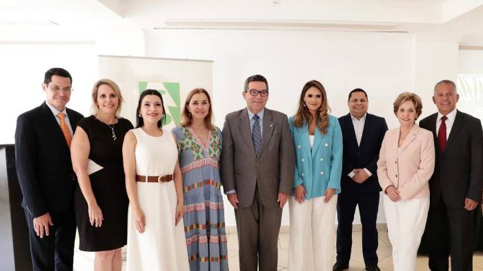 La junta directiva estará liderada por Ivette Leonardi como presidenta, Guillermo Ruiz como vicepresidente, y Mercedes Arias de Crespo como secretaria. La junta directiva estará liderada por Ivette Leonardi como presidenta, Guillermo Ruiz como vicepresidente, y Mercedes Arias de Crespo como secretaria.