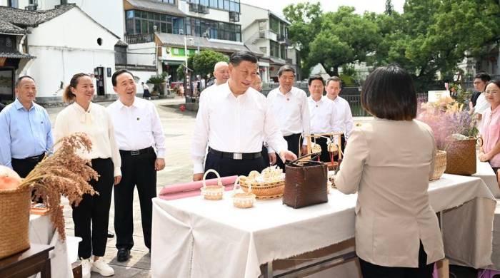 Xi Jinping inspecciona el poblado de Lizu en Yiwu, provincia de Zhejiang, en el este de China, el 20 de septiembre de 2023. Xi Jinping inspecciona el poblado de Lizu en Yiwu, provincia de Zhejiang, en el este de China, el 20 de septiembre de 2023.