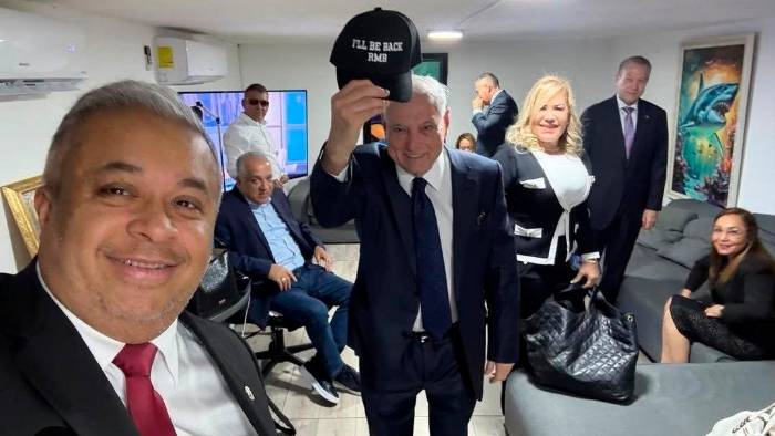 Expresidente Martinelli ayer junto sus allegados políticos. Expresidente Martinelli ayer junto sus allegados políticos.