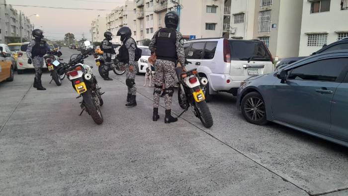 Unidades de la Policía Nacional, durante un recorrido en el distrito de Arraiján. Unidades de la Policía Nacional, durante un recorrido en el distrito de Arraiján.