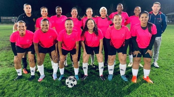 El equipo femenino que participó en el torneo El equipo femenino que participó en el torneo