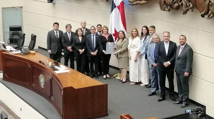 Un total de diez funcionarios fueron ratificados por el pleno legislativo. Un total de diez funcionarios fueron ratificados por el pleno legislativo.