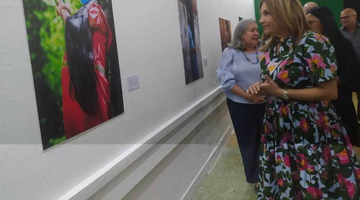 A la inauguración de la exposición fotográfica asistieron figuras importantes como la primera dama de la república, Maricel Cohen de Mulino. A la inauguración de la exposición fotográfica asistieron figuras importantes como la primera dama de la república, Maricel Cohen de Mulino.