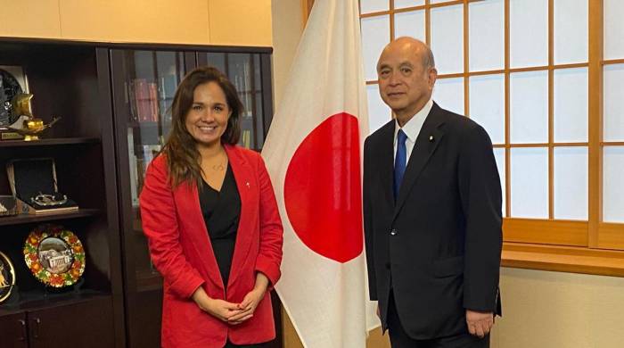 La subsecretaria de Relaciones Exteriores de Chile, Gloria de la Fuente, junto al ministro de Estado de Exteriores de Japón, Yoshifumi Tsuge. La subsecretaria de Relaciones Exteriores de Chile, Gloria de la Fuente, junto al ministro de Estado de Exteriores de Japón, Yoshifumi Tsuge.