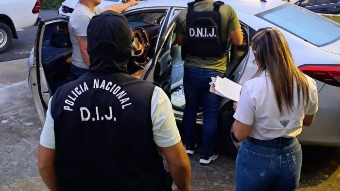 Agentes de la DIJ durante el allanamiento en la operación Dormant. Agentes de la DIJ durante el allanamiento en la operación Dormant.