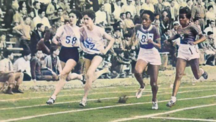 Carlota (tercera de izq. a der.) fue llamada la ‘Gacela Negra’ en los años 50. Carlota (tercera de izq. a der.) fue llamada la ‘Gacela Negra’ en los años 50.