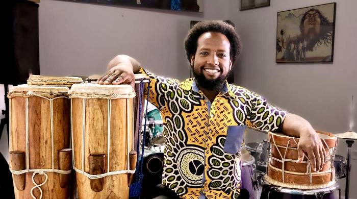 El cantabte y percusionista Eric Blanquicet . El cantabte y percusionista Eric Blanquicet .