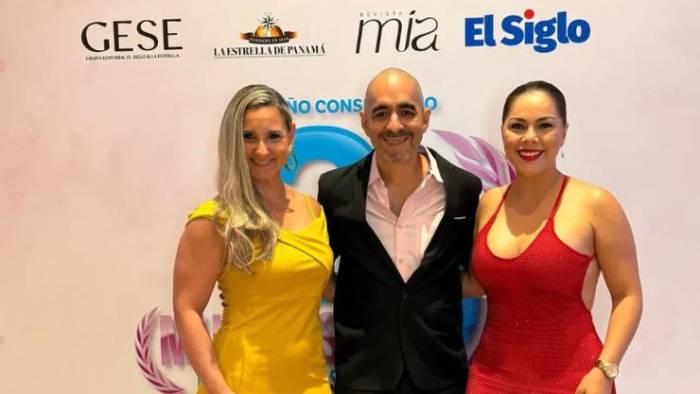 La artista de música folclórica ganó el premio “25 mujeres más destacadas de Panamá” en la categoría de Artista Revelación. La artista de música folclórica ganó el premio “25 mujeres más destacadas de Panamá” en la categoría de Artista Revelación.