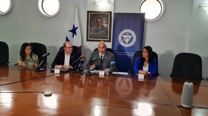 Momentos en que se presentó la Encuesta Nacional del Índice de Confianza del Consumidor Panameño (ICCP), en conferencia de prensa. Momentos en que se presentó la Encuesta Nacional del Índice de Confianza del Consumidor Panameño (ICCP), en conferencia de prensa.