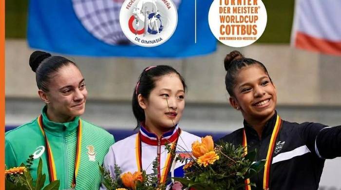 La gimnasta panameña Karla Navas (iz) La gimnasta panameña Karla Navas (iz)