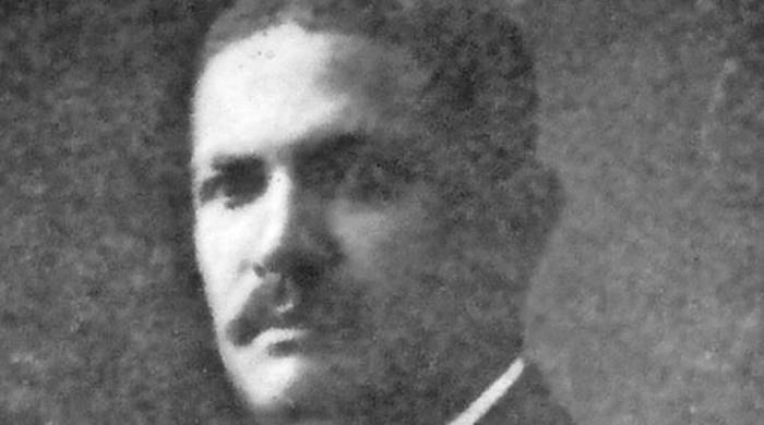 Además de maestro, también fue jurista y se destacó especialmente por su labor como constitucionalista. Además de maestro, también fue jurista y se destacó especialmente por su labor como constitucionalista.