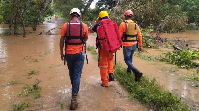 Sinaproc rescató a un ciudadano en el área de El Mangal, que se mantenía incomunicado debido a la crecida del río Parita. Sinaproc rescató a un ciudadano en el área de El Mangal, que se mantenía incomunicado debido a la crecida del río Parita.