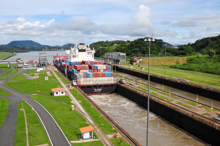 Vista del Canal de Panamá. Vista del Canal de Panamá.