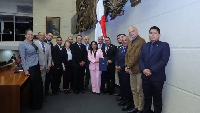 El proyecto, impulsado por la diputada panameñista Ariana Coba, fue aprobado en tercer debate por el pleno de la Asamblea Nacional, el pasado 24 de septiembre. El proyecto, impulsado por la diputada panameñista Ariana Coba, fue aprobado en tercer debate por el pleno de la Asamblea Nacional, el pasado 24 de septiembre.