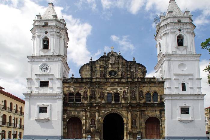 Vista de la catedral metropolitana en el Casco Antiguo de la Ciudad. Vista de la catedral metropolitana en el Casco Antiguo de la Ciudad.