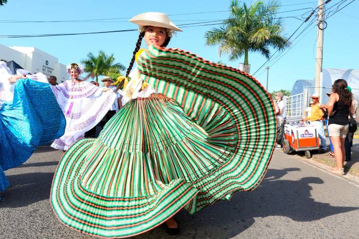 El 22 de julio se instituyó como el Día Nacional de la pollera. El 22 de julio se instituyó como el Día Nacional de la pollera.