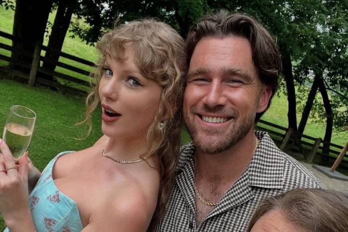 Taylor Swift y Travis Kelce durante boda del primo del jugador. Taylor Swift y Travis Kelce durante boda del primo del jugador.